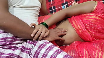 Beau-père baise sa belle-fille durement sous prétexte de voir sa santé Mumbai Ashu