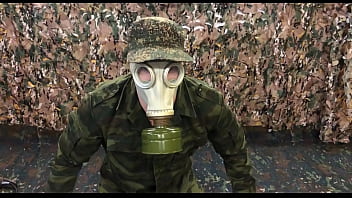 ロシア軍人は軍隊のポンプとあなたの顔のカムスで彼の胃をポンプでくみます!!!腹の膨張を膨らませる