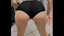 Egirl brasileña haciendo twerking