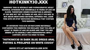 紺色のドレスを着たHotkinkyjoアナルフィスティング＆白いソファで脱出