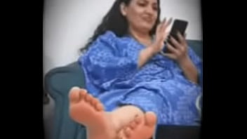 If domlon ignoring by her soles