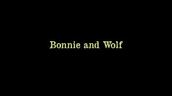 Erstaunliches Gesicht lecken Bonnie und Wolf
