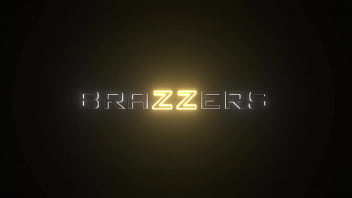 Regalo di rottura - Mona Azar / Brazzers / streaming completo da www.brazzers.promo/bg