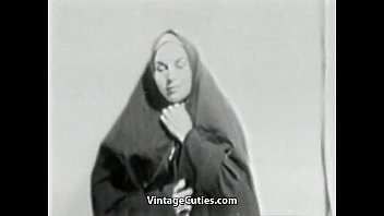 Eine Nonne bekommt ihre heilige Muschi gefickt