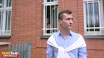 FAKEhub - Блондинка-жена с большими сиськами изменяет, жестко и быстро трахается и принимает глубокий кремпай в ее мокрую киску, пока муж ищет ее у агента по недвижимости с огромным членом