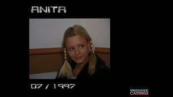 Анита, милая молодая женщина обнаруживает секс и анал на приватном кастинге