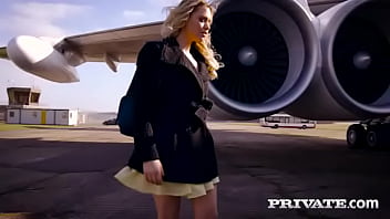 Миа Малкова дебютирует в Private, трахаясь в самолете