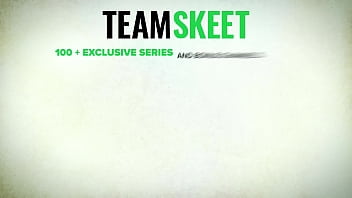 TeamSkeet - Big Titted Pornstar Mia Khalifa leva enorme pau preto profundamente em sua buceta suculenta