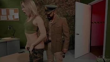 (Эмма Роуз) очень серьезно взялась за работу шпиона и даже трахается с генералом (Доминик Пасифико) - Trans Angels