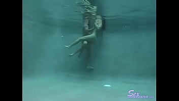 Sesso sott'acqua: con Kasey Kox