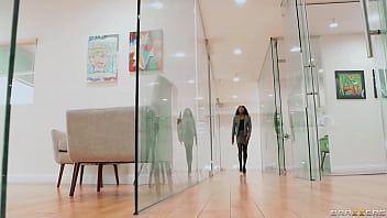 My Submissive Boss: Lesbian Edition - Amari Anne, Ebony Mystique / Brazzers  / stream full from www.brazzers.promo/bos