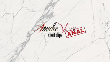 A ella le gusta en su culo - clip corto - (anal) - Amedee Vause