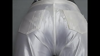 サテンの女性はcumloadを受け取ります