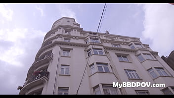 Миниатюрная горничная Кристина Шайн АНАЛЬНО долбится моим черным членом в видео от первого лица - тизер 4K