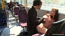 Euro babe scopata in un autobus pubblico