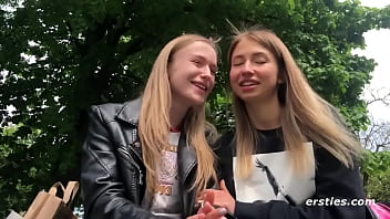 Ersties: горячие блондинки вместе наслаждаются лесбийским сексом