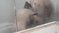 eating my partner's wet pussy in the bathtub gives a rich surprise blowjob