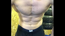 "SUCK my DICK" - ¡DOMINACIÓN rusa de un HOMBRE musculoso en el gimnasio! ¡Hablar sucio! punto de vista