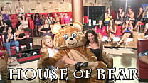ORSO DANZANTE - Benvenuti nella famosa casa dell'orso (l'abbigliamento è facoltativo)