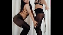 due ragazze asiatiche paffute e tettone con un culo grosso ballano sexy, posso guardare un giorno