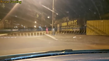 Я предложил подвезти красотку, которая шла одна по улице, и она из благодарности занялась со мной сексом.