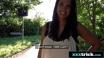 Tschechische Schönheit mit riesigen Titten mit hilfreichem Geld abgeholt (Chloe Lamour)