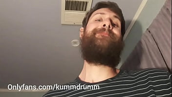 Если ты хороший мальчик и позволь мне трахнуть тебя в горло, я заставлю твой маленький член кончить - признательность за маленький пенис