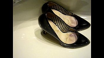 tr OFFICE PUMPS PISS