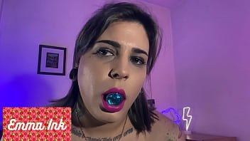 Trans girl Emma Ink plays with her butt plug