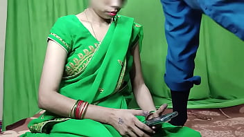 Vedendo la cognata da sola in sari, il cognato si è scopato molto duramente Hindi Audio