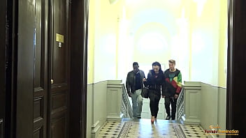 Горячая милфа и ее муж кончают снежком после того, как ей кончили на лицо из BBC