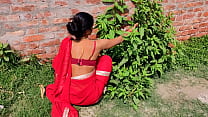 18-летняя индийская девушка чистит открытый сад после секса с боссом чистым голосом на хинди