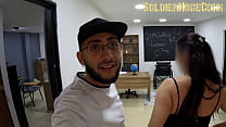 Я знакомлюсь с девушкой из социальных сетей и пытаюсь убедить ее сняться в порно... Она просто хочет сосать мой член и глотать мою сперму