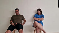 Они показывают мне свой член в столовой, и я встаю на колени, чтобы получить молоко.