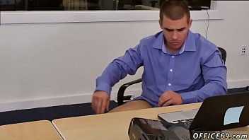 Сексуальная молодая женщина с маленькими сиськами трахается в домашнем видео, я нашел ее на секс-свиданиях.