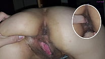 Sexo vaginal caseiro de vaqueira reversa. Minha enteada não aguentou e ela montou meu pau. Eu coloquei meus dedos em sua bunda.