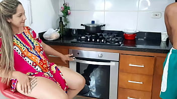 Как приятно видеть, как моя сводная сестра трогает себя. Часть 1. Мой член становится твердым