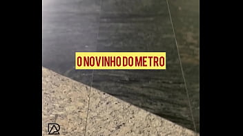 Я шла в спортзал, когда встретила нового парня в метро, я пошла за ним, в конце концов он трахнул меня в задницу в лесу.