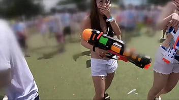 https://bit.ly/43Zm03q 차림의 미소녀를 뽑기 시작했다....행사장 분위기가 다들 고조되어서 간신히 수영복 차림의 2명, 그리고 1명은 가슴이 큰 여성을 뽑는데 성공....