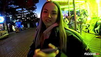 - Я хочу отсосать тебе прямо здесь! - Алекса возбудилась на колесе обозрения