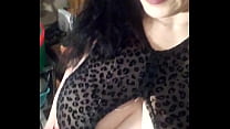 Persische Sexgöttin zeigt ihre erstaunlichen Titten, bevor sie in den Club geht.
