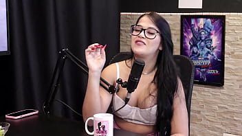 Hottie says she loves doing the gangbang, and has already put 2 in the pussy and 3 in the ass - Amanda Borges