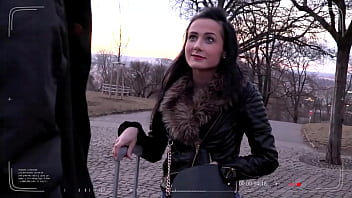 Чешская крошка Violette Pink наслаждается сексом в путешествии с ебарем с большим членом - LETSDOEIT