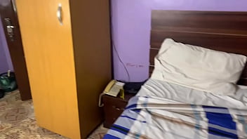 Двое парней вошли в мой гостиничный номер без разрешения и жестко трахнули меня