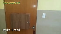 Я пошел в мотель, чтобы встретиться с компаньоном ее зовут Ариэла Ферраз она любит заниматься анальным сексом она дала мне и моему другу задницу