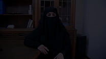 Deal du siècle et une pipe d'une salope arabe en hijab pour le conclure - Lilimissarab