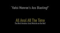 ¡La rubia cachonda Kelsi Monroe monta una gran polla dura en una escena anal abierta!