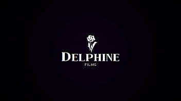 Delphine Films - La splendida ragazza Ana Foxxx si perde in un giardino sensuale