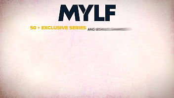 Professora ruim de MYLF só ajuda seus alunos se eles enviarem suas vaginas virgens gratuitamente para seu enteado