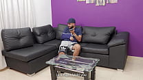 Моя свекровь s1st3r предлагает помочь мне побрить мой член... Но шлюха жаждет этого и хочет почувствовать его внутри своей киски